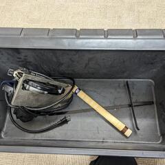 電動丸のこ、ケース、ノコの柄、丸のこ定規の画像