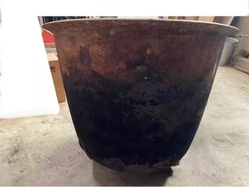 五右衛門風呂 レトロ アンティーク 蓋付き 高級な五右衛門風呂？ | AI