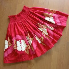 【フラhula】ハイビスカス柄パウスカート　赤　キラキラマーケット