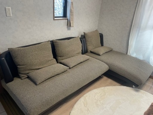 お洒落な二つセットのソファー　取り外し洗えるカバー　クッション付き