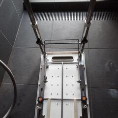 積水化学工業製の移乗台 風呂場用品 介護用品 折畳み式の画像