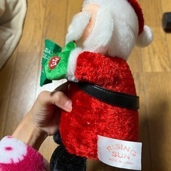 歌って動くサンタさんの画像