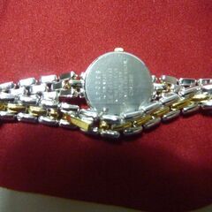 お下げ致しました！ＳＥＩＫＯ・女性用腕時計！コンビ色のブレス・未使用の保管品です、御使用に際し電池交換お願い致します。の画像