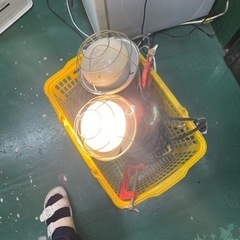 投光器　１つ電球切れてます