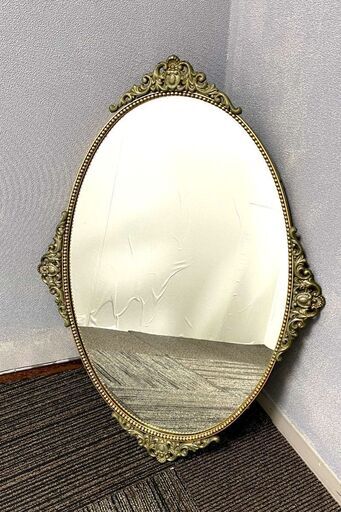 楕円型　壁掛け ウォールミラー 真鍮飾 ゴールド アンティークミラー　ロココ調 クラシック　86×61㎝　バー、スタジオ、飲食店、商店建築