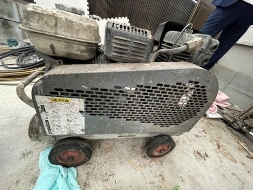 コンプレッサー　中古　動作確認して購入OK