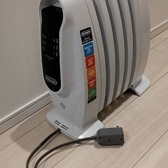 【美品】デロンギ　オイルヒーター　NJ505E