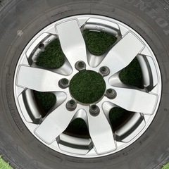 ハイエースに使用　ホイール(タイヤ付きおまけ)スタッドレスの画像