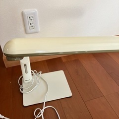 電気スタンド　読書　学習など　SUNSPNICの画像
