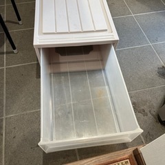 収納コンテナ　車載の道具入れに！の画像