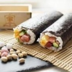 みんなで恵方巻きを作りましょう🎵