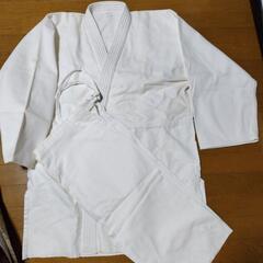 新品ですがシミ汚れあり　柔道着　上5号下4号