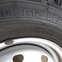 スタッドレスタイヤ 145R12 8PR　ジャンク扱いでお願いいたしますの画像