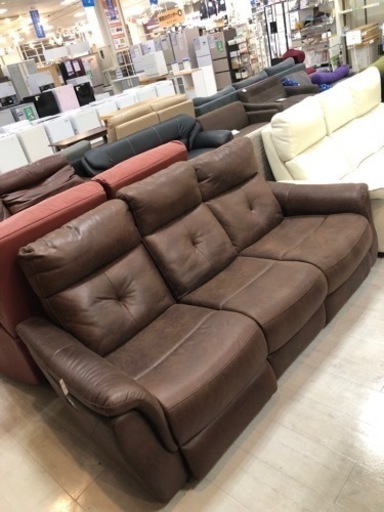 取りに来れる方限定！ＲＥＬＡＸ ＦＯＲＭ(リラックスフォーム)の電動リクライニングソファです！