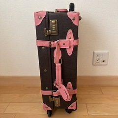 キャリーケース アンティーク風の画像