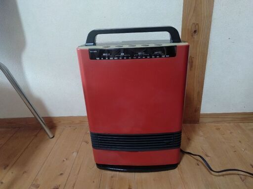 赤いファンヒーター