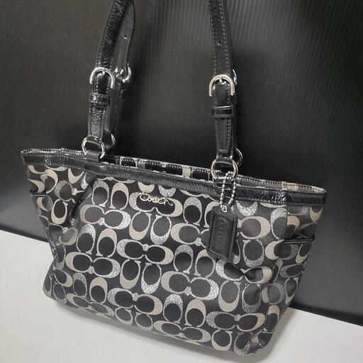 美品COACHコーチ／黒シルバーシグネチャートートバッグ