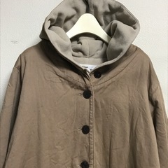 ベージュ　フード付きコート　内側あたたか素材の二重仕立て　Ｌサイズの画像