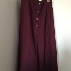 ボルドーのスカート