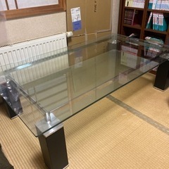ガラステーブルの画像