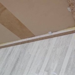 【受け渡し予定者とお話中】スライド式 コミックラック 小さい割れ2箇所ありの画像