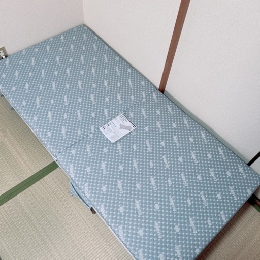 【購入者様決定】【美品】エムール　折りたたみベッド　シングル　高反発マットレス　リクライニング　キャスター付き　