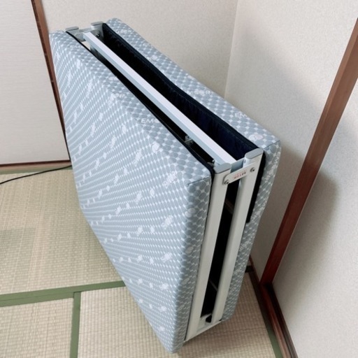 【購入者様決定】【美品】エムール　折りたたみベッド　シングル　高反発マットレス　リクライニング　キャスター付き　
