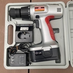 （決定）電動ドライバー　充電式　中古　交換ビット付　動作品