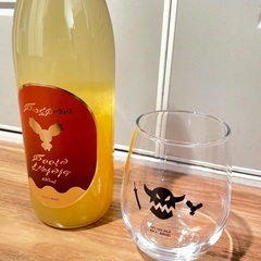 クランド　酒ガチャ　テイルズオブジアビスコラボ　りんごのお酒とグラスの画像