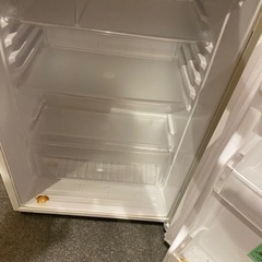 100円　1人暮らしサイズの冷蔵庫の画像