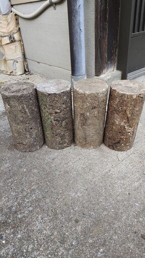 無料円柱型のコンクリートブロック直径10cm高さ20cm (吉岡