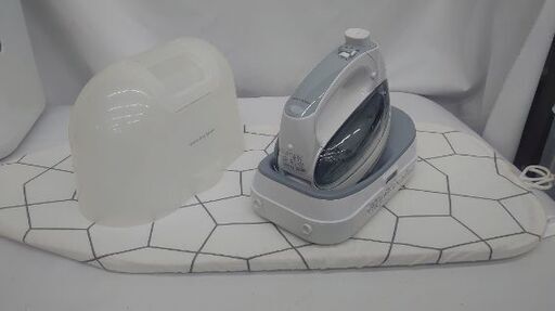 完売ありがとう『アイロン台付き❗』日立コンシューマ・マーケティング㈱ コードレスアイロン  【CSI-J805】2018年製