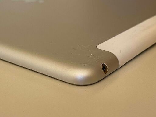 ipad 10.2インチ 第7世代2019 32GB wifi-cell silver SIMフリー　バッテリー９７％