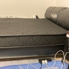 セミダブルベッド(マットレス、木枠)の画像