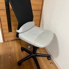 キャスター付きチェア
