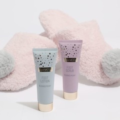 【新品★未使用】🇬🇧フットスクラブ　フットローション　スリッパの画像