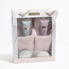 【新品★未使用】🇬🇧フットスクラブ　フットローション　スリッパの画像