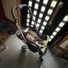 アプリカ　ベビーカーの画像