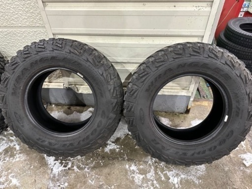 マッドタイヤ　245/75R16