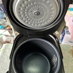 アイリスオーヤマ 炊飯器 一升 10合 マイコン式 31銘柄炊き分け機能 極厚火釜 玄米 ブラック RC-MC10-Bの画像
