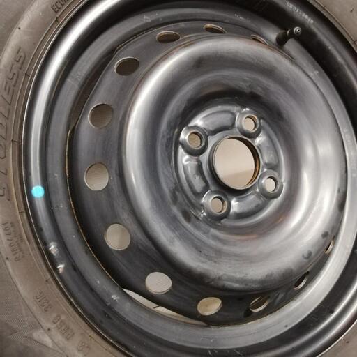 ＜スタッドレスタイヤ・ホイール 4本＞ 175/65R15 ピレリ 85% 2016年製   15X5J ミツビシ純正 4H -100 アクア ヴィッツ