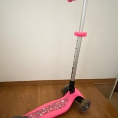 子供用三輪キックボード