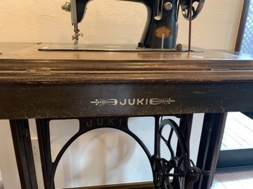 アンティーク感ありありのミシン（JUKI製）