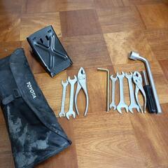 TOYOTAタイヤ止め＆工具など