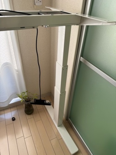 【購入者決まりました】白色昇降テーブル脚　(FlexiSpot）