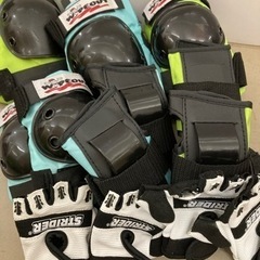 ストライダー公式　エルボー&ニーパッド、リストガードの画像