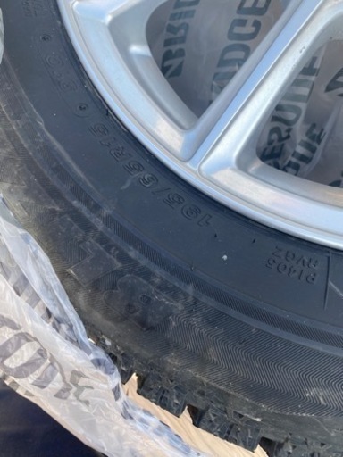 ブリヂストン　スタッドレス　タイヤ　4本セット　195/65R15 5穴
