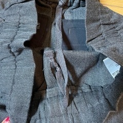 ユニクロ　ワイドパンツ　濃いグレー　Sの画像