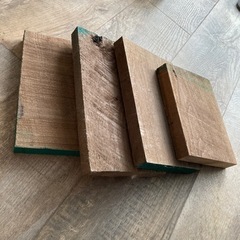 ウォールナット　切れ端。板。の画像