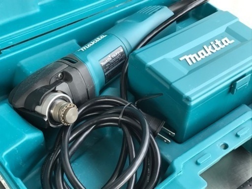 E97◇マキタ◇マルチツール◇AC100V/320W◇取り付け角度360°サンディングパッド・ペーパー6枚付き◇TM3010CT